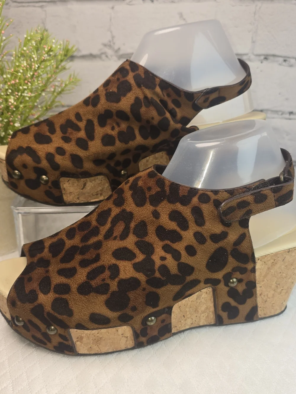 WOMENS VOLATILE LEOPARD PRINT MICROSUEDE UPPER CORK WEDGE SANDALS SIZE 10